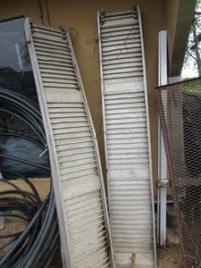 lot 13 image: Aluminum Trailer Ramps