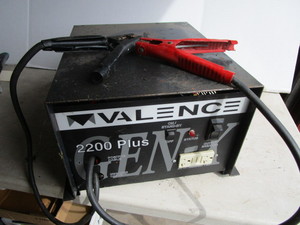 lot 28 image: Battery Charger