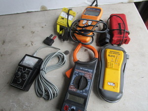 lot 32 image: Meters & Detectors