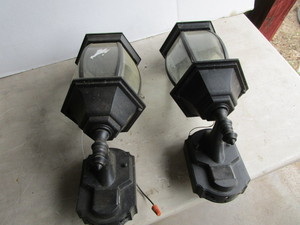lot 42 image: Carriage Outdoor Fixtures