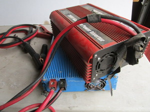 lot 43 image: Power Inverters