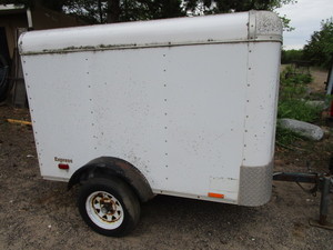 lot 2 image: Enclosed 2004 Trailer