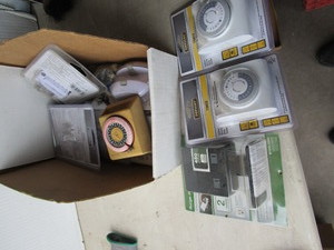 lot 93 image: Timers, Surge Protector