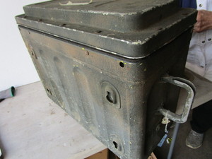lot 99 image: Antique RCA Metal Radio Box