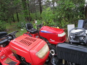 lot 110 image: Riding Lawn Tractors - Parts Only