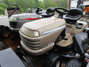 lot 111 image: Riding Lawn Tractors - Parts Only