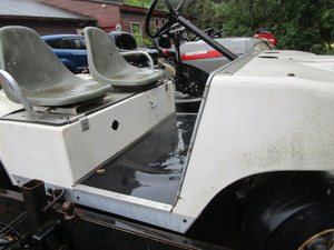 lot 112 image: Golf Cart & Charger