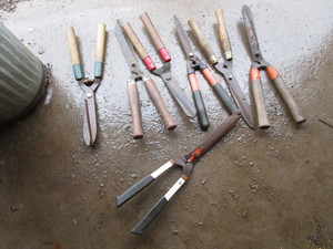 lot 127 image: Pruners, Pail