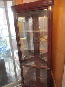lot 6 image: Corner Hutch