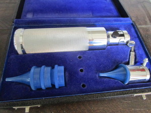lot 149 image: Otoscope