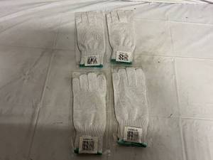 lot 150 image: Pack of 12 Cut Resistant White Gloves - Medium