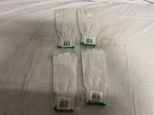 lot 151 image: Pack of 12 Cut Resistant White Gloves - Medium