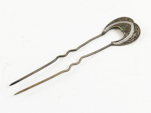 lot 20 image: Vintage Victorian Base Metal Hair Pin .