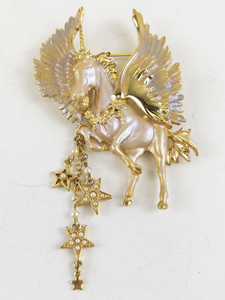 lot 33 image: Cloudwalker Unicorn Pegasus Gold Tone Base Metal Brooch .