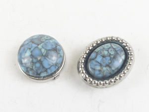 lot 49 image: NONY New York  Two Vintage Blue Tuquoise Silver Tone Base Metal Botton Cover.