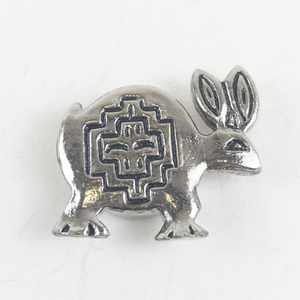 lot 51 image: NONY New York  Rabbit Southwestern Silver Tone Base Metal Botton Cover.