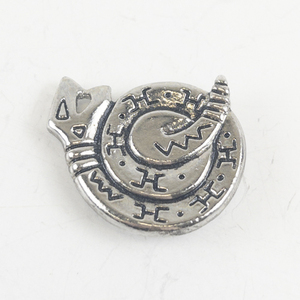 lot 52 image: NONY New York  Rattle Snake Southwestern Silver Tone Base Metal Botton Cover.