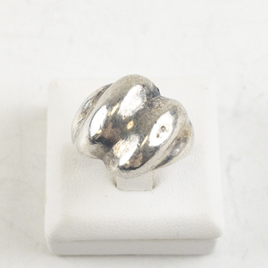 lot 65 image: Mark Washerman Samara  Ribbed Sterling Silver Statement Ring . Size 7.75 - 8.