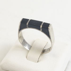 lot 72 image: Onyx 950 Silver ring. Size 7.75 - 8.