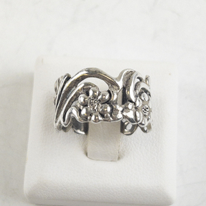 lot 80 image: Vintage Floral Sterling Silver Band. Size 6 - 6.25.