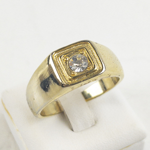 lot 89 image: Mens Gold Tone Base Metal Solitaire Engagement Ring. Size 12.75 - 13.