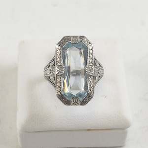 lot 116 image: Antique Style Blue Topaz Sterling Silver Ring. Size 3.75 - 4.