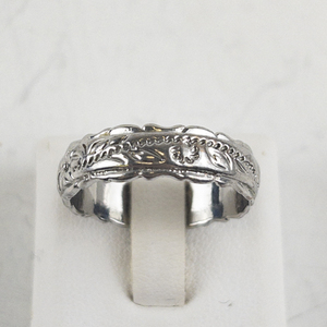 lot 118 image: Hawaiian Style Silver Plated Band. Size 10 - 10.25.