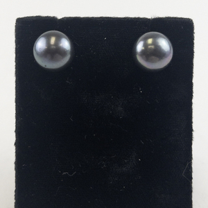 lot 138 image: Grey Pearl Silver Tone Base Metal Stud Earrings .