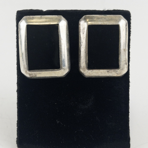 lot 150 image: Alpaca Mexico Black Onyx Alpaca Stud Earrings .