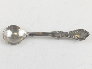lot 173 image: Vintage Spoon Sterling Silver Brooch .