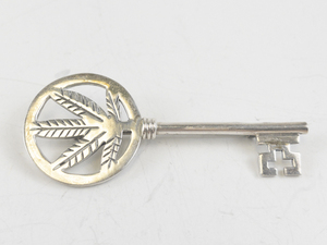 lot 176 image: Mexico Cannabis Key Sterling Silver Brooch .