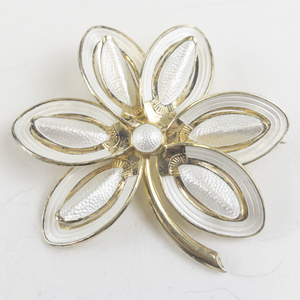lot 201 image: Norwegian White Flower Sterling Silver Brooch .