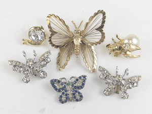 lot 218 image: Butterfly & Insect Gold & Silver Tone Base Metal Brooch .