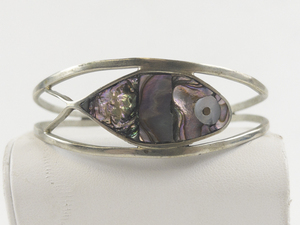 lot 253 image: Mexico (Unknown) Mother Of Pearl Fish Silver Tone base Metal Cuff Bracelet.