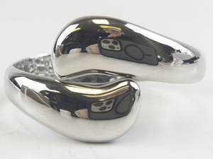 lot 260 image: Sculpted Wrap Around Silver Tone Base Metal Hinged Bangle.