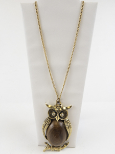 lot 289 image: Large Wooded Owl Gold Plated Base Metal Pendant Necklace .