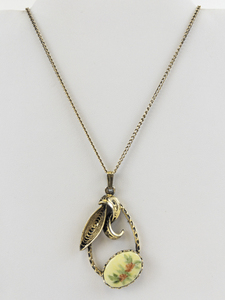 lot 298 image: Vintage Art Nouveau Floral Gold Tone Base Metal Pendant Necklace .