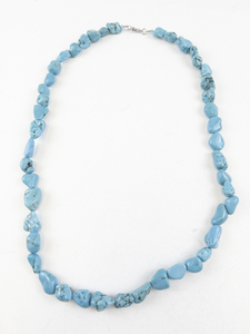 lot 310 image: Turquoise Bead Necklace.