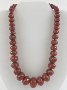 lot 322 image: Retro Tapered Red Faceted Bead Necklace.