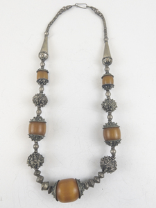 lot 325 image: Huge Chunky Coral Silver Tone Base Metal Statement Necklace.