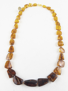 lot 336 image: Gorgeous Ombre Amber Bead Necklace.