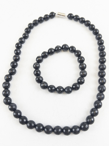 lot 342 image: Polished Black Faceted Bead Necklace & Bracelet.