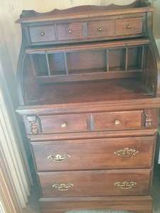 lot 1 image: Small Pretty Roll-Top Desk