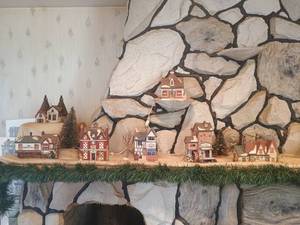 lot 5 image: (7) Dickens Village Series Christmas Village Buildings - All Have Boxes