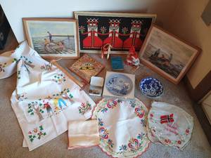 lot 7 image: Norwegian Lot - Art, Doilies, Plates, Etc