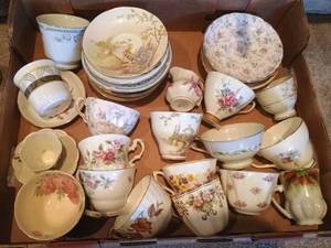 lot 14 image: Misc. Fine China Teacups & Saucers