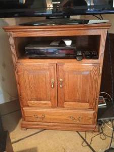 lot 21 image: Solid Wood Cabinet w Slide-out Drawer & VCR