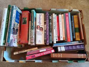 lot 25 image: Box of Non-Fiction Books