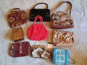lot 32 image: Vintage Purses & Muff