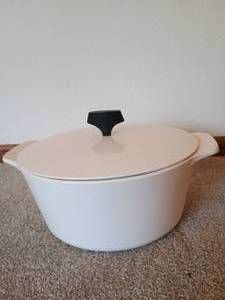 lot 43 image: Vintage MCM Corning Ware Large Buffet Server Bowl wLid